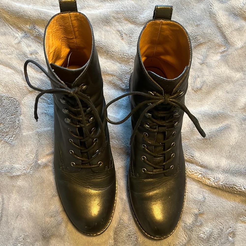 Black leather boots (Madewell)